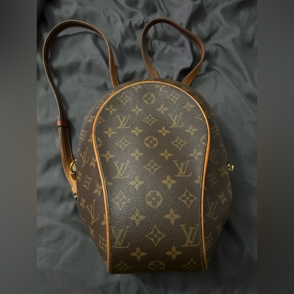 Authentic LV purse in excellent condition.  I have bag to go with purse. - Picture 1 of 4